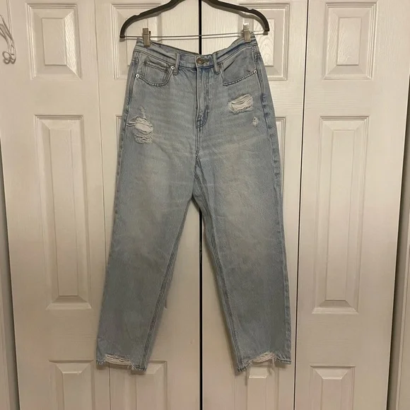 American Eagle Mom Jean Size 8 - Picture 1 of 5
